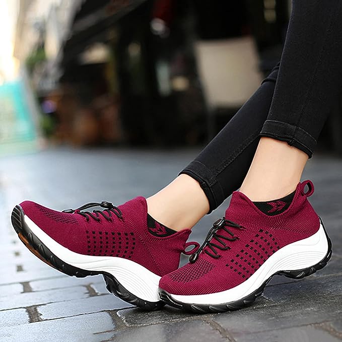 Sporty comfort walking sneakers