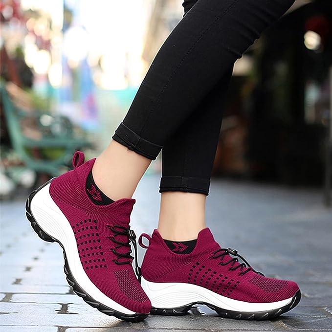 Sporty comfort walking sneakers